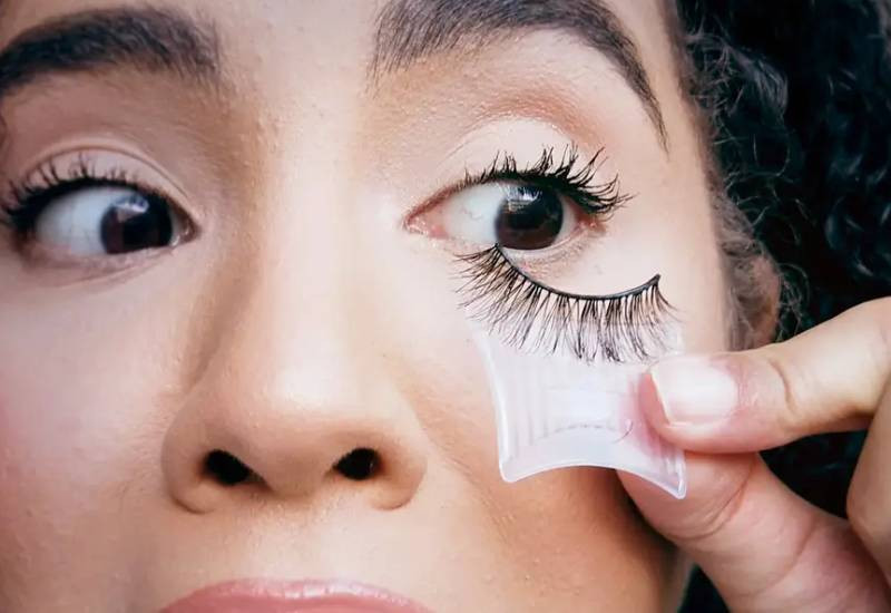 removing lashes